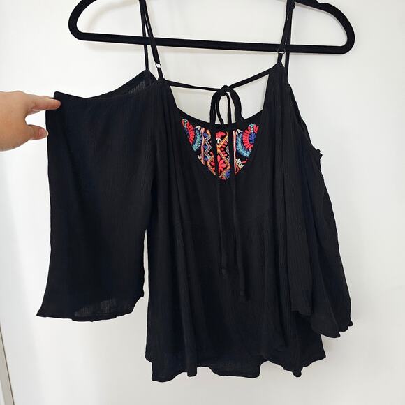 Lily White Embroidered Boho Peplum Top Sz XL Flowy Black Cold Shoulder Tie - Picture 4 of 8